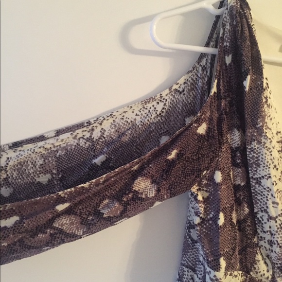 Maxi - Picture 2 of 4